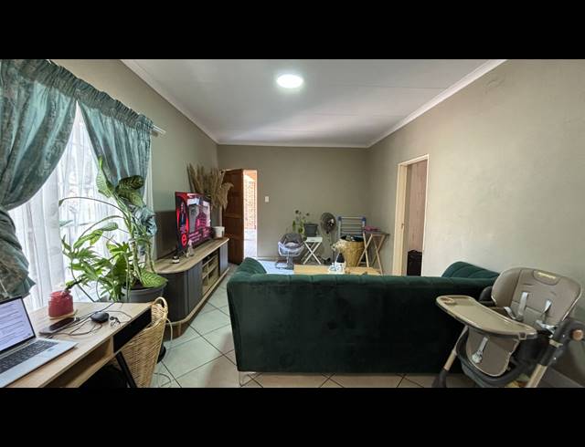 2 BEDROOM APARTMENT TO LET IN WEST ACRES
